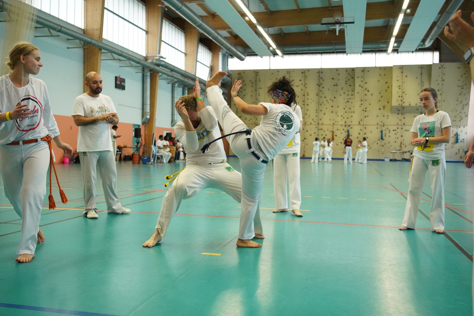Entraînement collectif en cours de capoeira